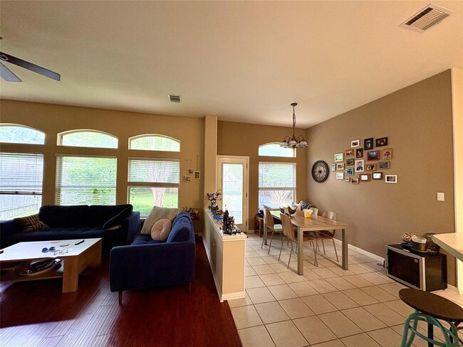 Building Photo - 207 Kettleman Ln N