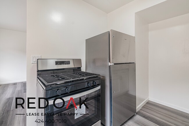 Building Photo - Sun-Drenched One Bedroom with Stainless St...