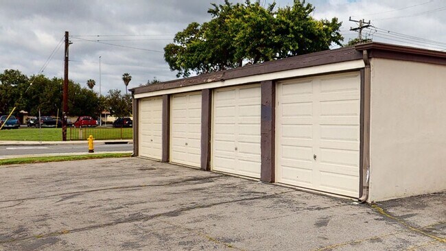 Building Photo - 11014 Paloma Ave