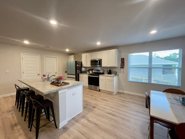 Building Photo - 6725 Sarah Ann Way
