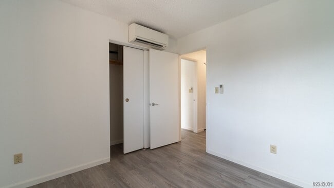 Building Photo - Recently Updated 2BR/1.5BA/1PKG Unit in Ho'omaka Village at Waikele (Waipahu)