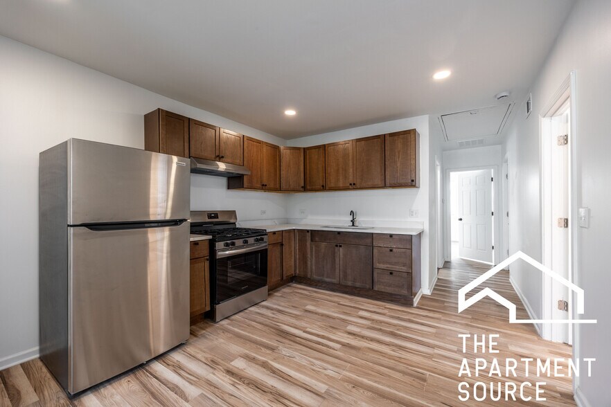 Building Photo - 3140 N Kimball Ave