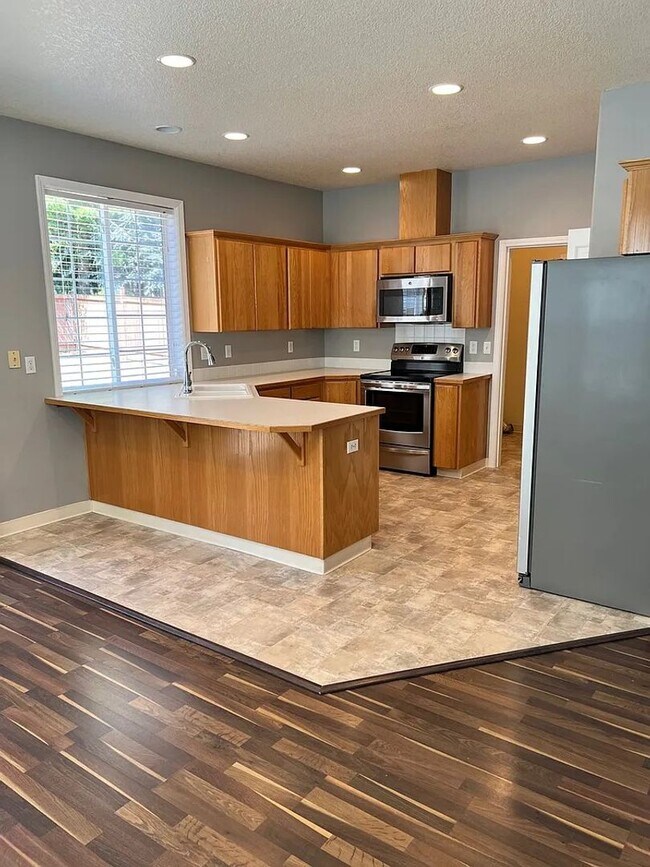 Building Photo - 8225 Sweetbrier Loop SE
