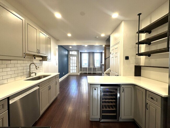 Building Photo - Stunning 4-Bedroom Townhome in the Heart of Fishtown! Available NOW!