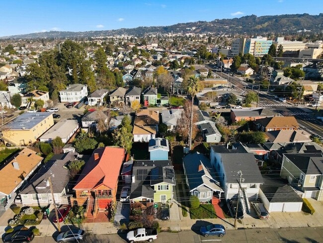 Building Photo - 820 46th St