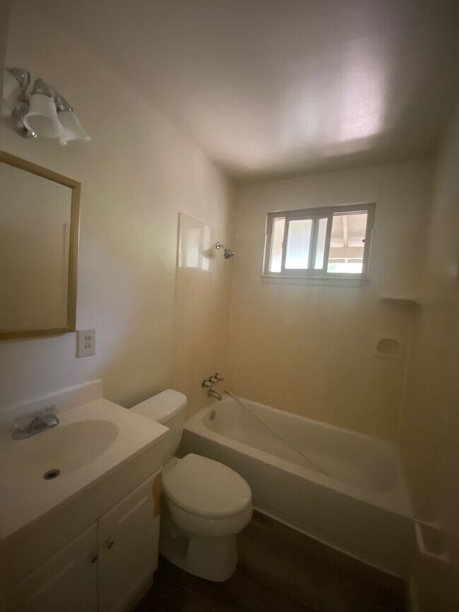 Building Photo - Large floorplan