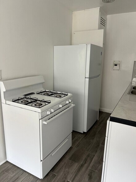 Building Photo - 3110 Livonia Ave