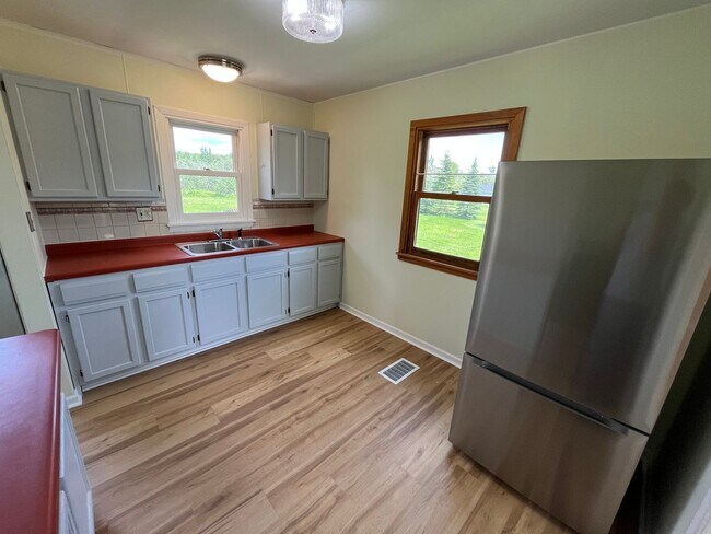 Building Photo - Two Bedroom Single Family Home on 3 Acres!