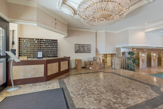 Building Photo - Sunny Renovated Studio w/Utilities Include...
