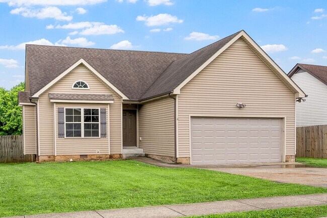 Building Photo - 3 Bedroom 2 Full Bath Home For Rent!