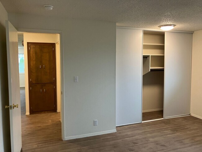 Building Photo - Remodeled Two Bedroom Duplex in North Sale...
