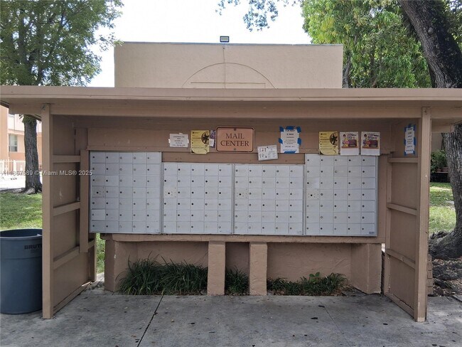 Building Photo - 6103 SW 69th St