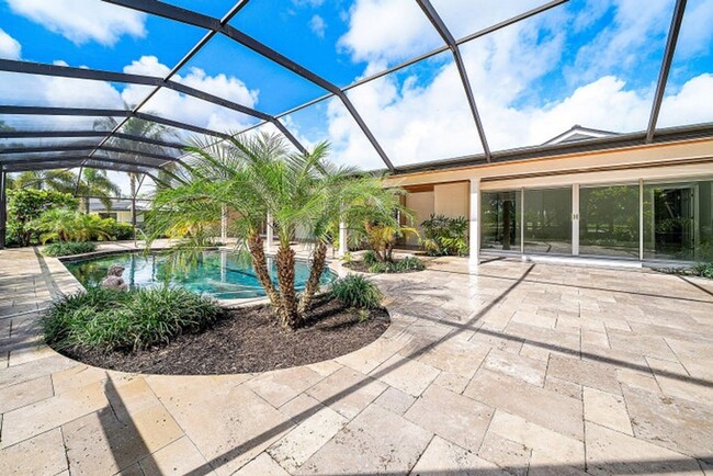 Building Photo - 417 N Country Club Dr