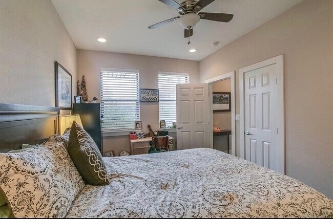 Building Photo - 1703 Patterson St