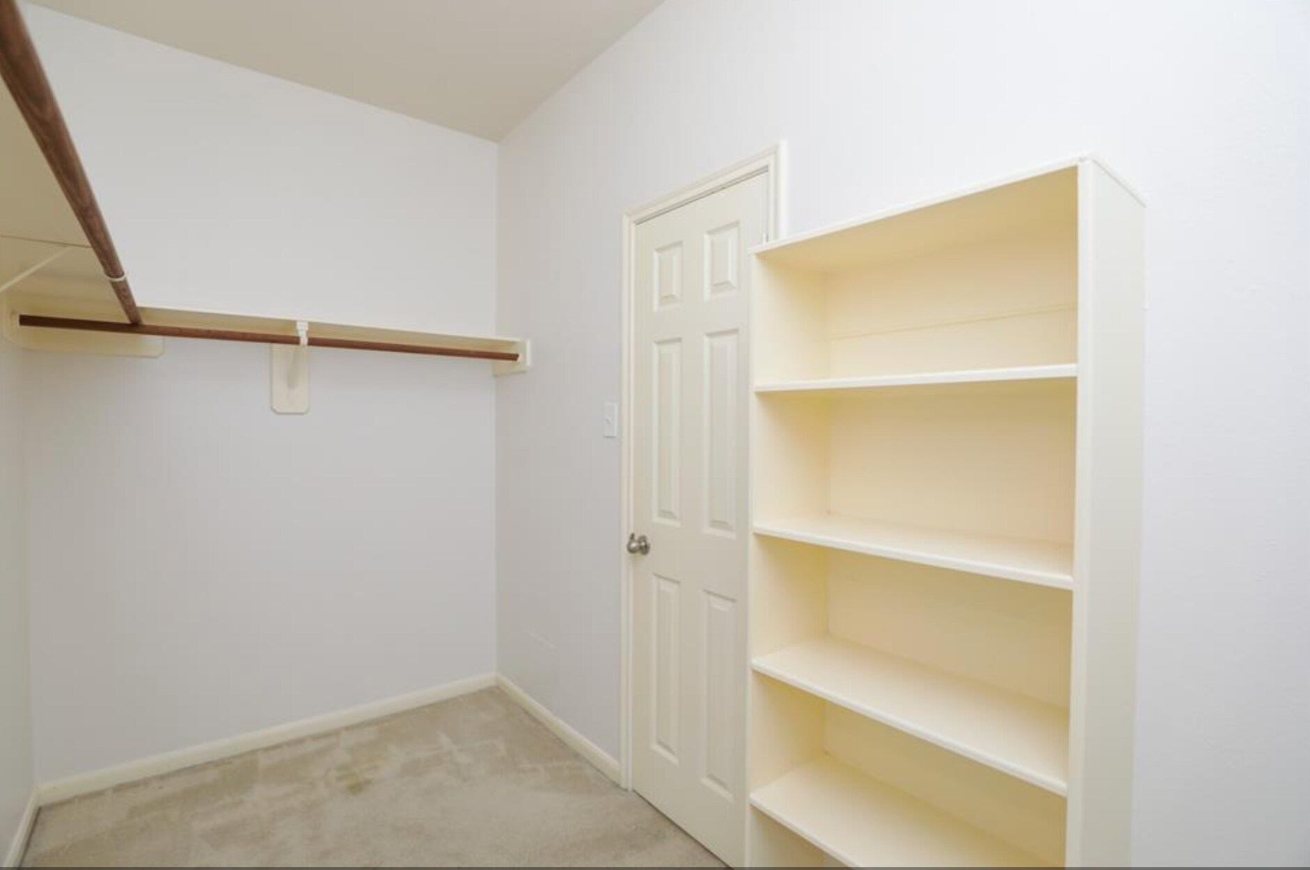 Building Photo - 12827 Pecan Shores Dr