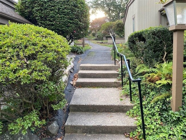 Building Photo - 311 Heritage Vlg