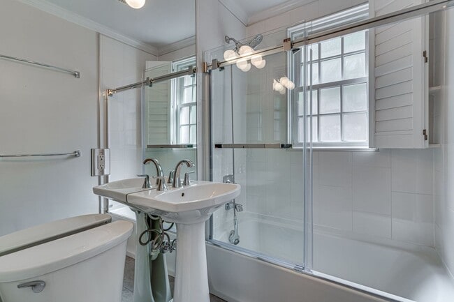 Building Photo - 610 Bashford Ln