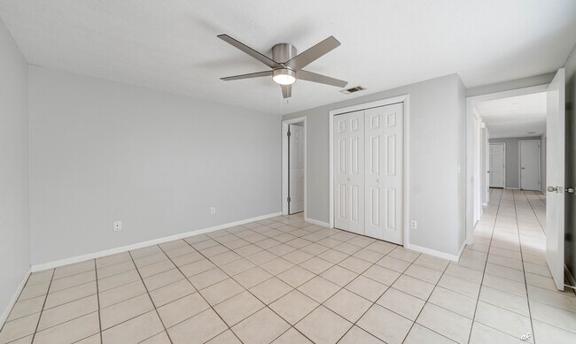 Building Photo - 1125 Bradley Cir