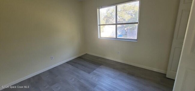 Building Photo - 556 Titus St