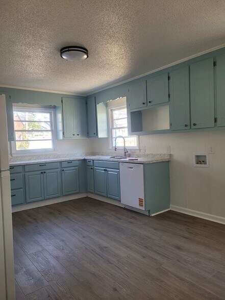 Building Photo - 2605 Vineyard St