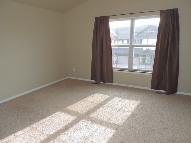 Building Photo - $1,950 | 3 Bedroom, 2.5 Bathroom Town Home | Pet Friendly* | Available for August 1st, 2026 Move In!