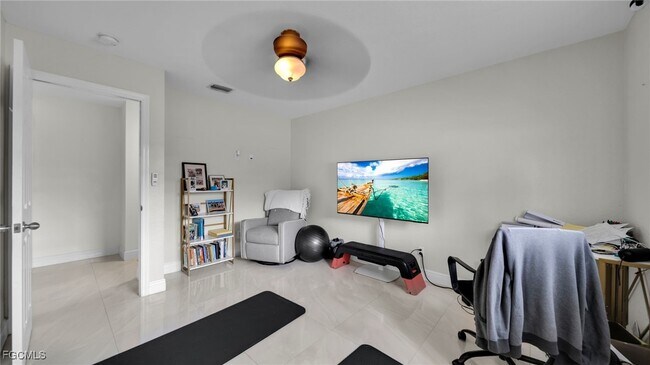 Building Photo - 3730 SE 4th Ave