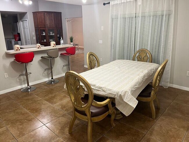 Building Photo - Welcome to Your Ideal Rental Retreat!