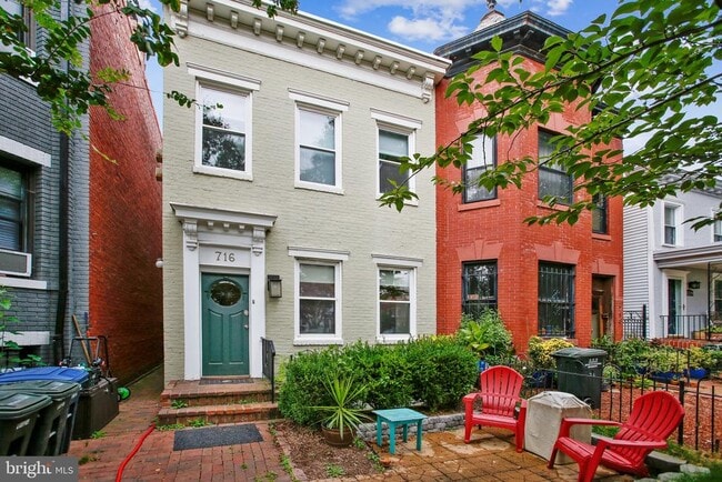 Primary Photo - 716 Maryland Ave NE