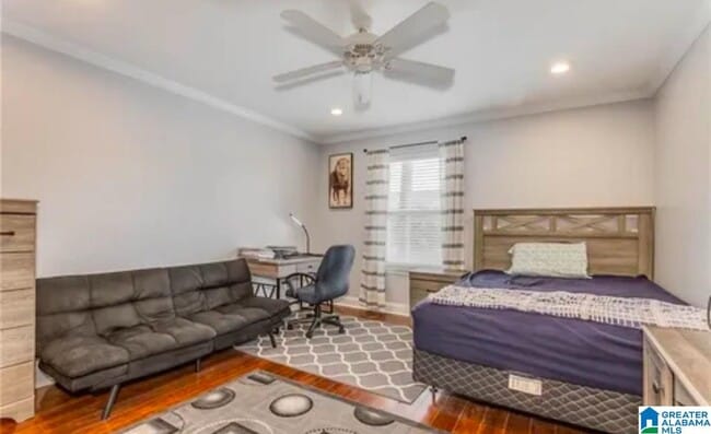 Building Photo - 210 15th St E