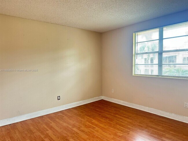 Building Photo - 1231 SW 46th Ave