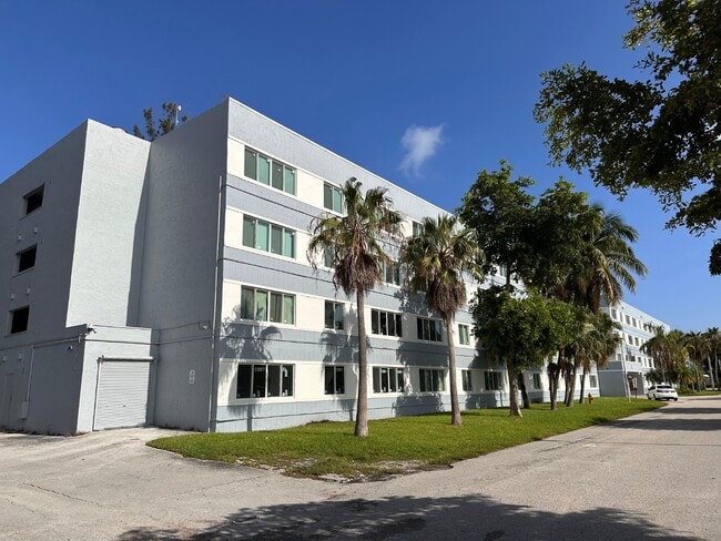Building Photo - 14840 Naranja Lakes Blvd