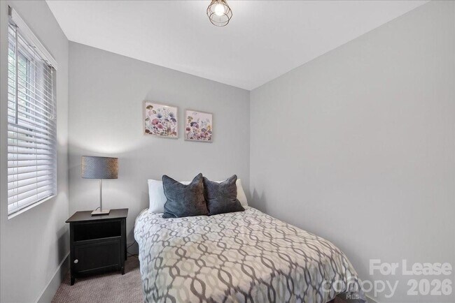 Building Photo - 241 Domain Way