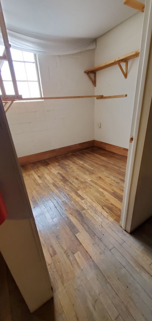 Building Photo - 919 1/2 New York Ave., Unit D