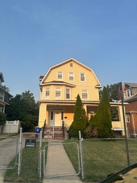 Building Photo - 2707 Roslyn Ave