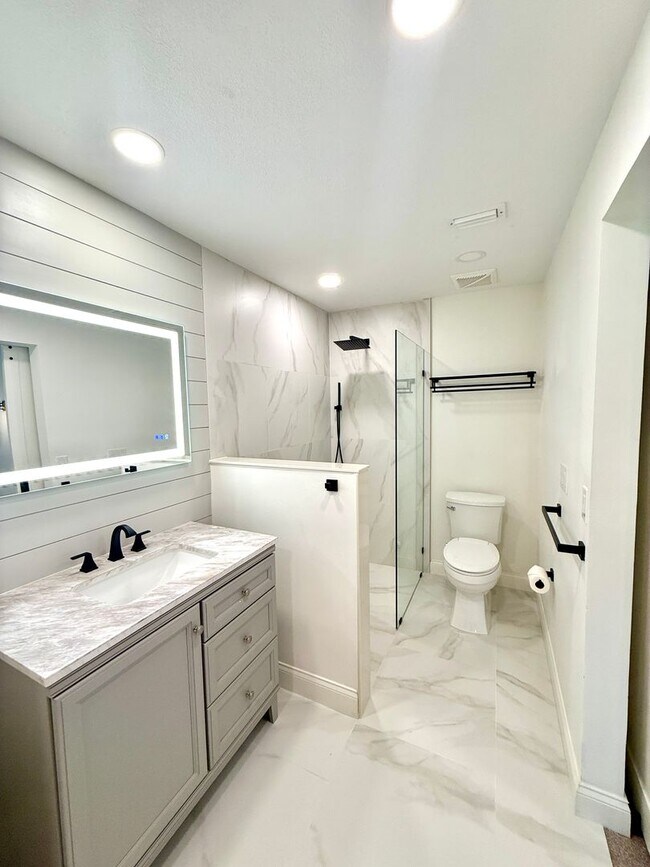 Building Photo - GORGEOUS, COMPLETELY REDONE 3/2 MAITLAND H...