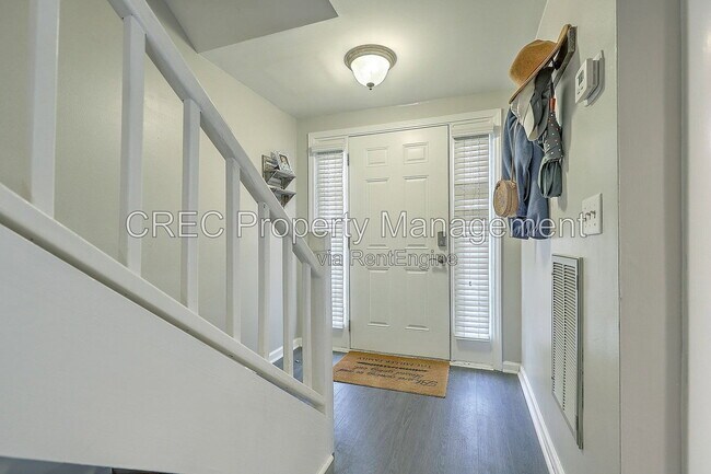 Building Photo - 2065 Emerald Terrace