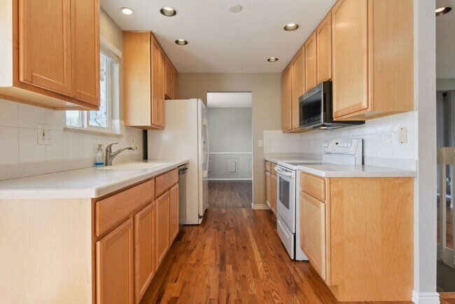 Building Photo - 3 Bedroom single family home in Lakewood