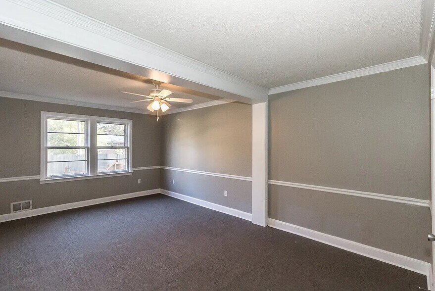 Building Photo - 1518 Dahlia Rd