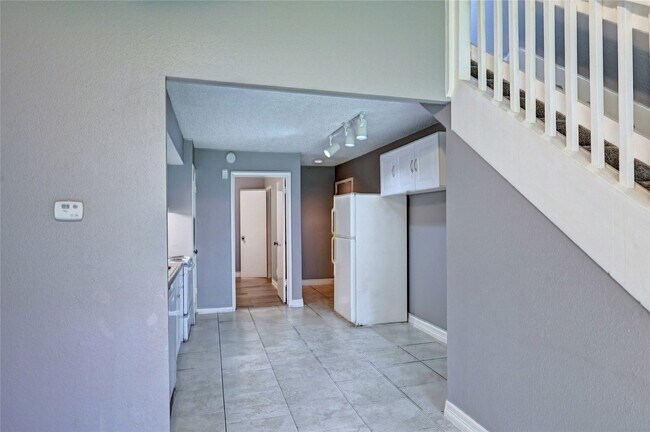 Building Photo - 12900 Walden Rd