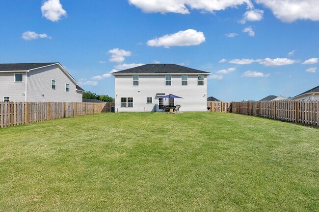 Building Photo - COMING JUNE 2026! (Pet Friendly)