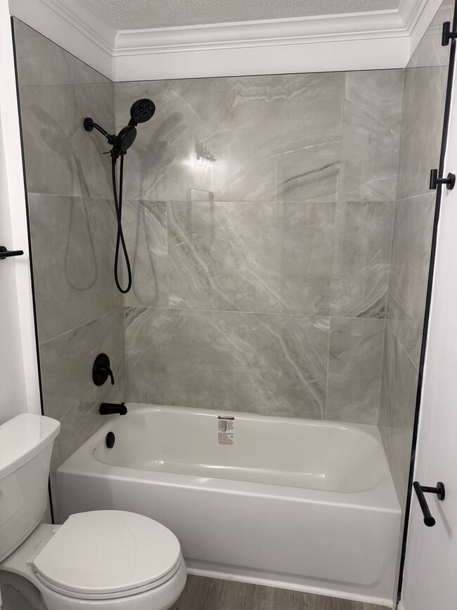 Building Photo - 3/3 Fully Renovated Town Home Available!