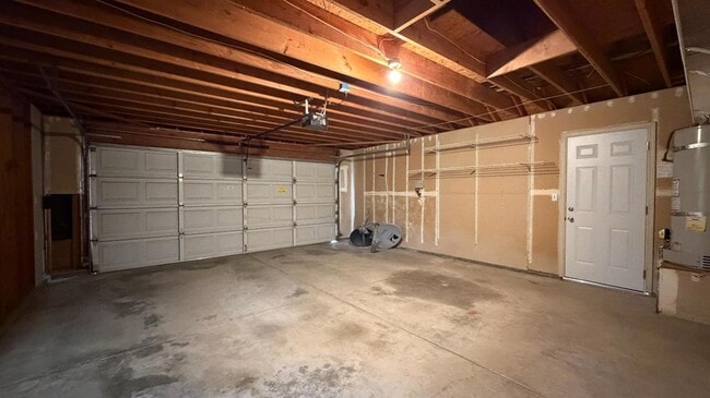 Building Photo - 2274 E Skyview Ave