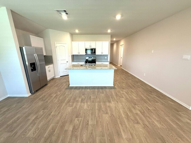 Building Photo - 211 Wirecrested Dr