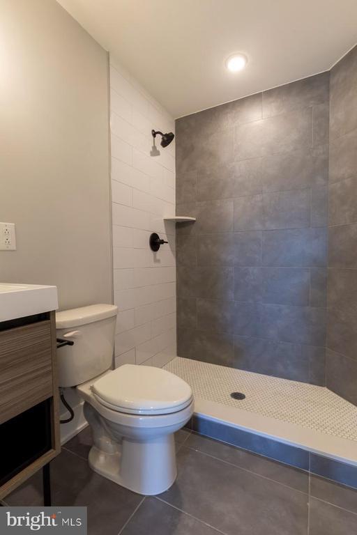 Building Photo - 3965 Lancaster Ave