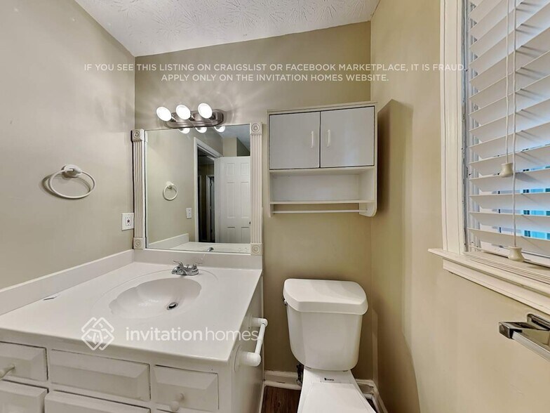 Building Photo - 4524 Queen Anne Ct SE