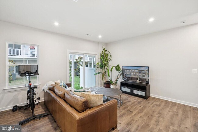 Building Photo - 1750 Blue Spruce St