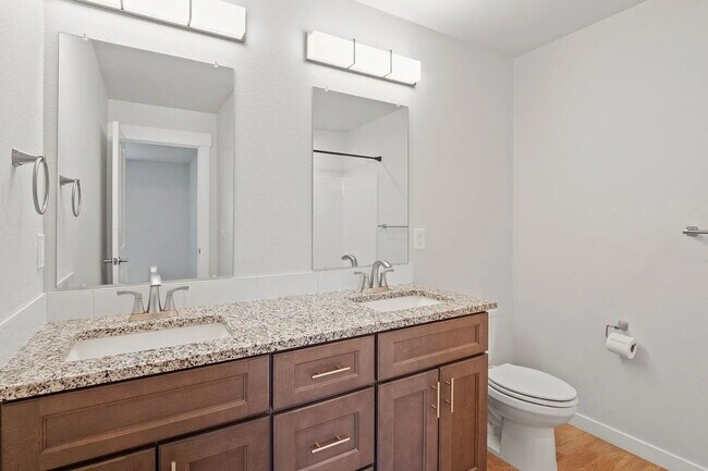 Building Photo - "Spacious 3-Bedroom Duplex Retreat on Park...