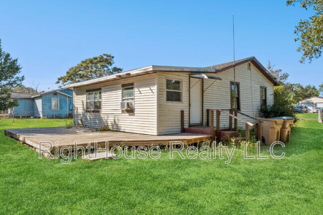 Building Photo - 40542 W 3rd Ave