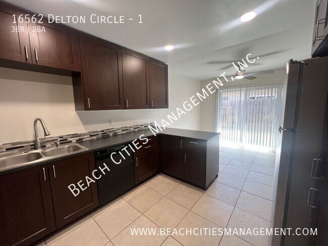 Building Photo - 16562 Delton Cir