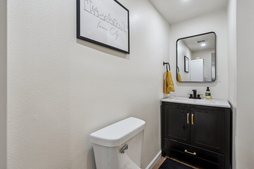 Building Photo - 1219 Oakcrest St